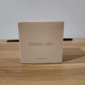 Beats by Dre Fit Pro Earbuds - Cream